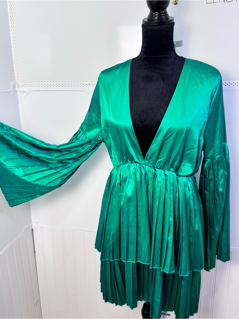 Sunday Up Emerald Satin Pleated Mini Dress Bell Sleeve Boutique NWT Large